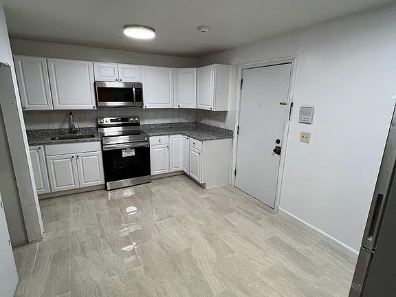 2nd image of 4 Park Avenue Pl APT 14