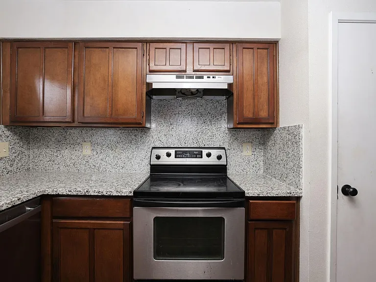 4623 Whispering Rock Ln — Photo 15