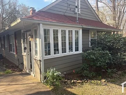 6 Caledonia Rd