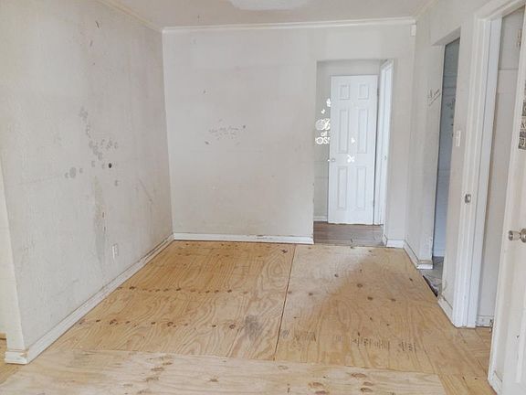 3rd image of 908 NW 20th St