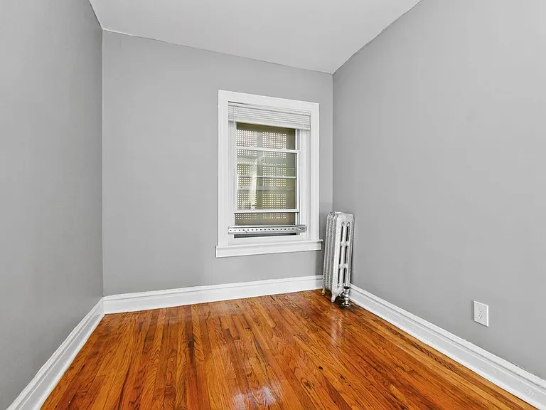 7557-59 S. Calumet Ave. / 348-58 E 76th St. — Photo 4