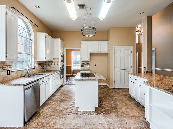 5th image of 5613 Vicksburg Pl