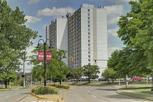 Victoria Plaza Photo 1