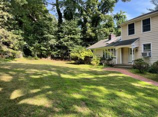 8 Hillsview Rd, Stony Brook, NY 11790