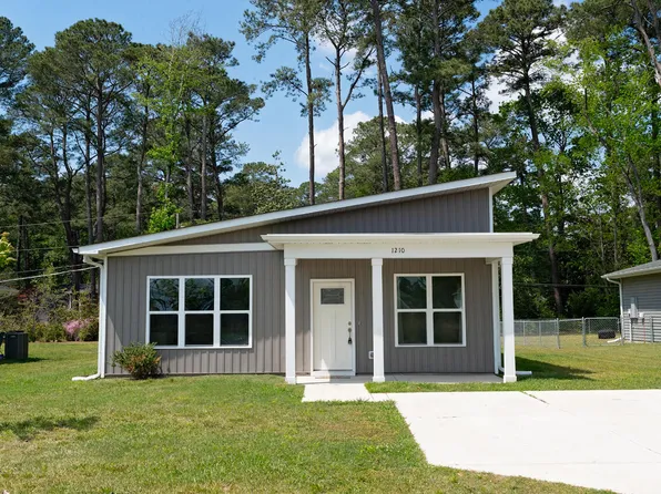 1210 S 2nd St, Smithfield, NC 27577