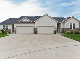 2990 Brookvalley Ct, Marion, IA 52302