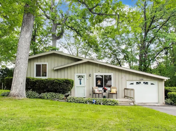 1281 Banbury Rd, Mundelein, IL 60060