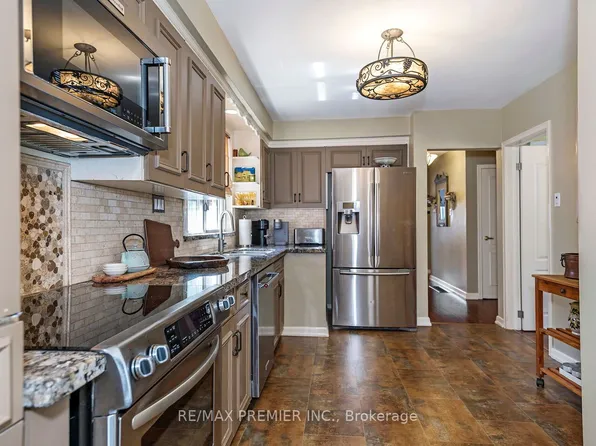 2894 Weston Rd, Toronto, ON M9M 2S5