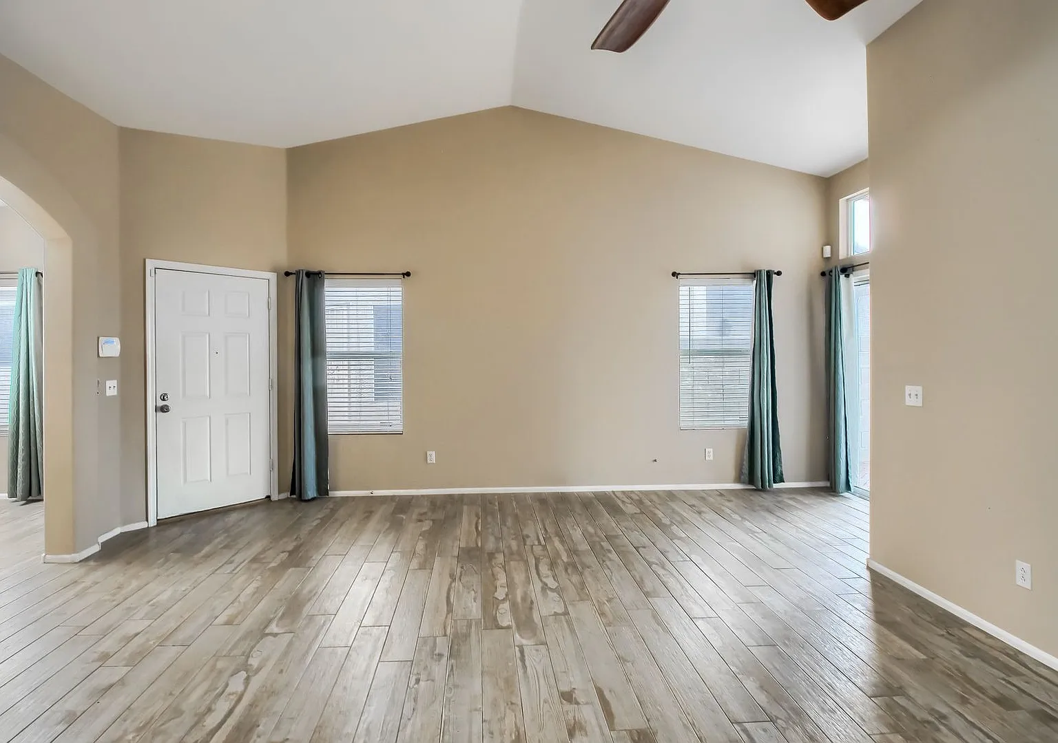 Spacious Home in North East Phoenix — Photo 3