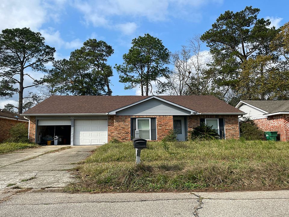 1st image of 207 Rooks Dr