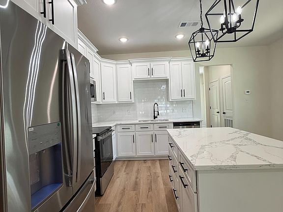 3rd image of 601 Beauchamp St