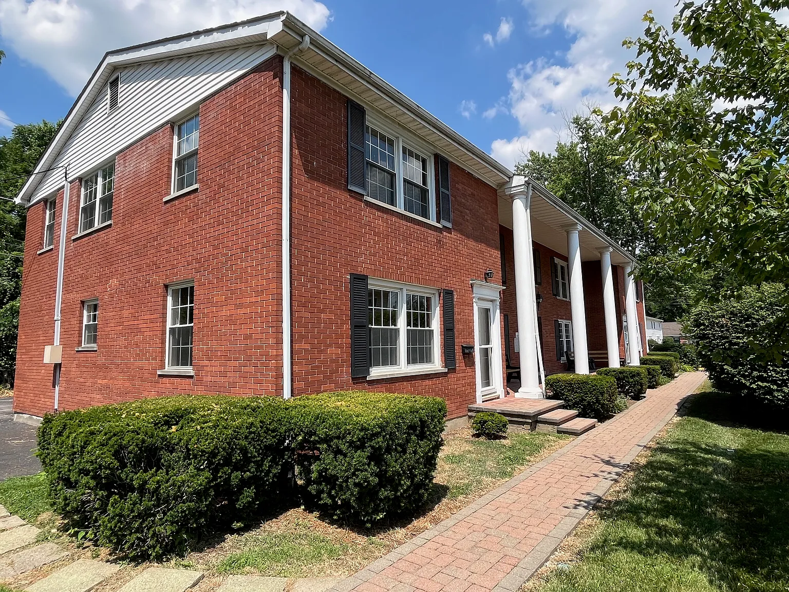 3 bed, 1.5 bath, 1200 sqft, $2,200 — Photo 1