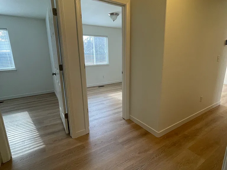 3144 S Virginia Ave — Photo 17