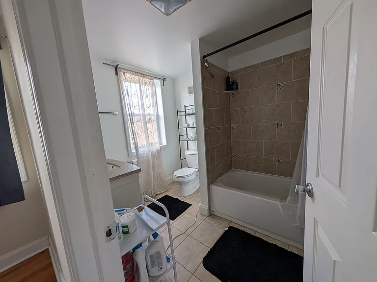 1213 N Leithgow St — Photo 18