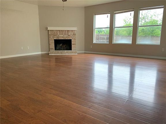 2nd image of 1685 Chesterwood Dr #S