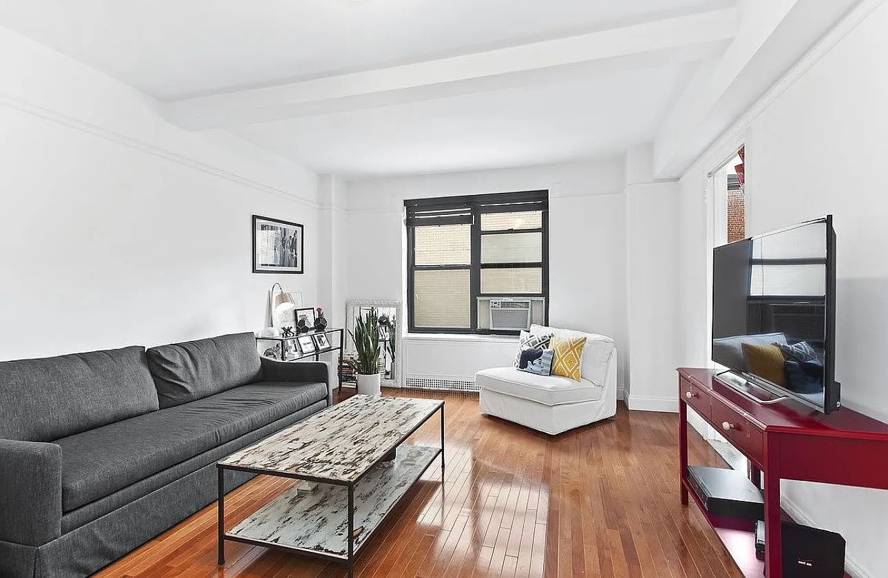 161 West 16th Street — Photo 1
