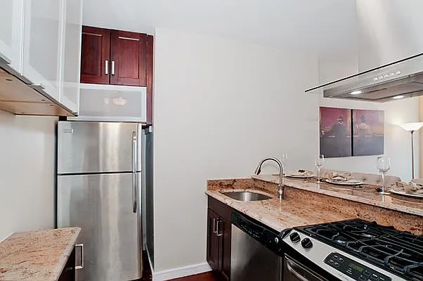 Sold by R New York | media 14