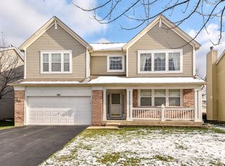 585 E Thorndale Ln, South Elgin, IL 60177