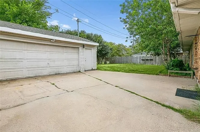 5751 Carlisle Ct — Photo 26
