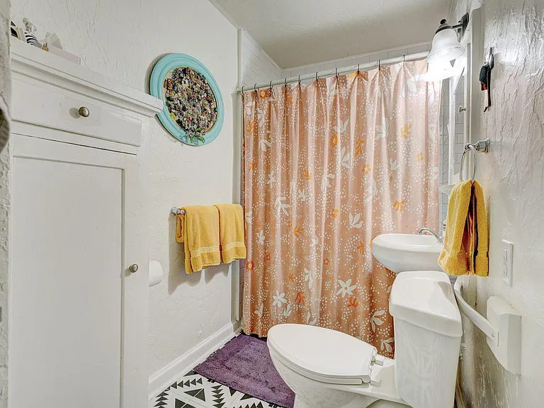 308 NW 24th St #B — Photo 7