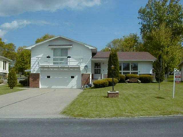 1st image of 707 E Meadow Ln