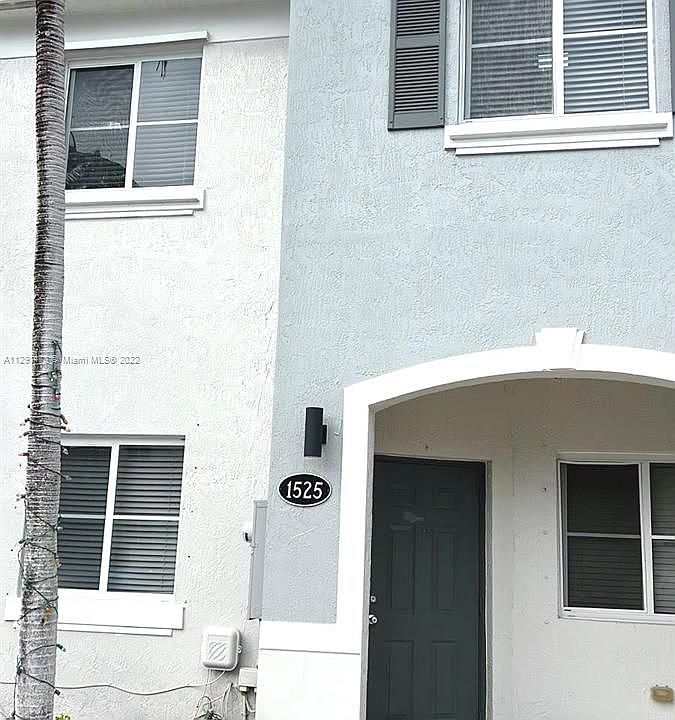 1st image of 1525 SE 31st Ct #1525