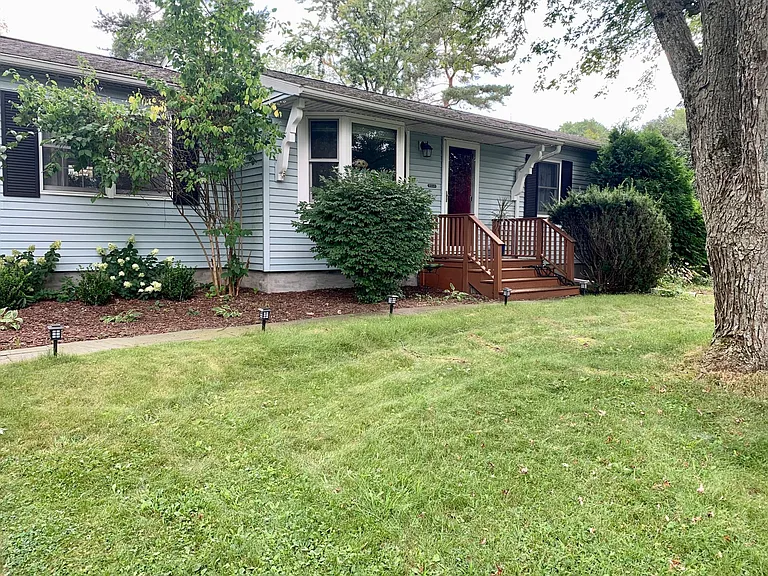 104 Joanne Dr — Photo 12