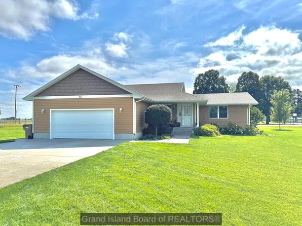 206 Tonya Dr, Giltner, NE 68841