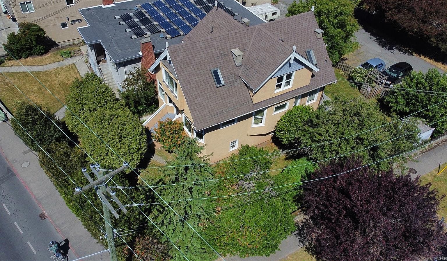 2090 Cadboro Bay Rd, Victoria, BC V8R 5G6 MLS 962956 Zillow