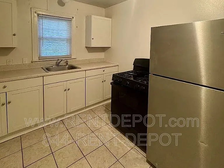 629 S Harlan Ave #B — Photo 3