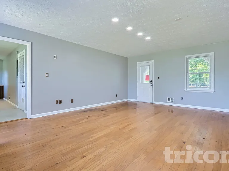 130 Southwood Ct — Photo 15