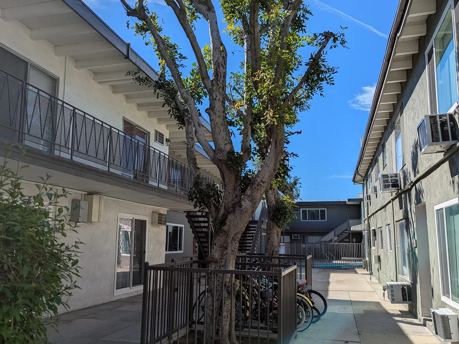 6220 Lemona Ave — Photo 4