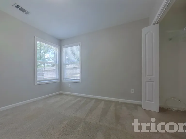 104 Logan Creek Ct — Photo 15