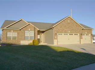 10 Maplebrooke Ct, Troy, IL 62294