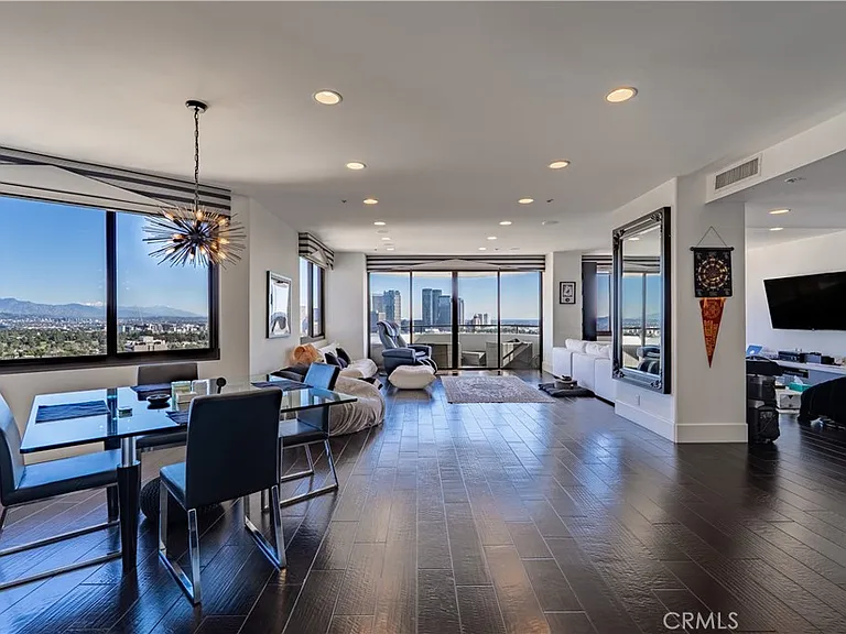 10560 Wilshire Blvd #1706 — Photo 2