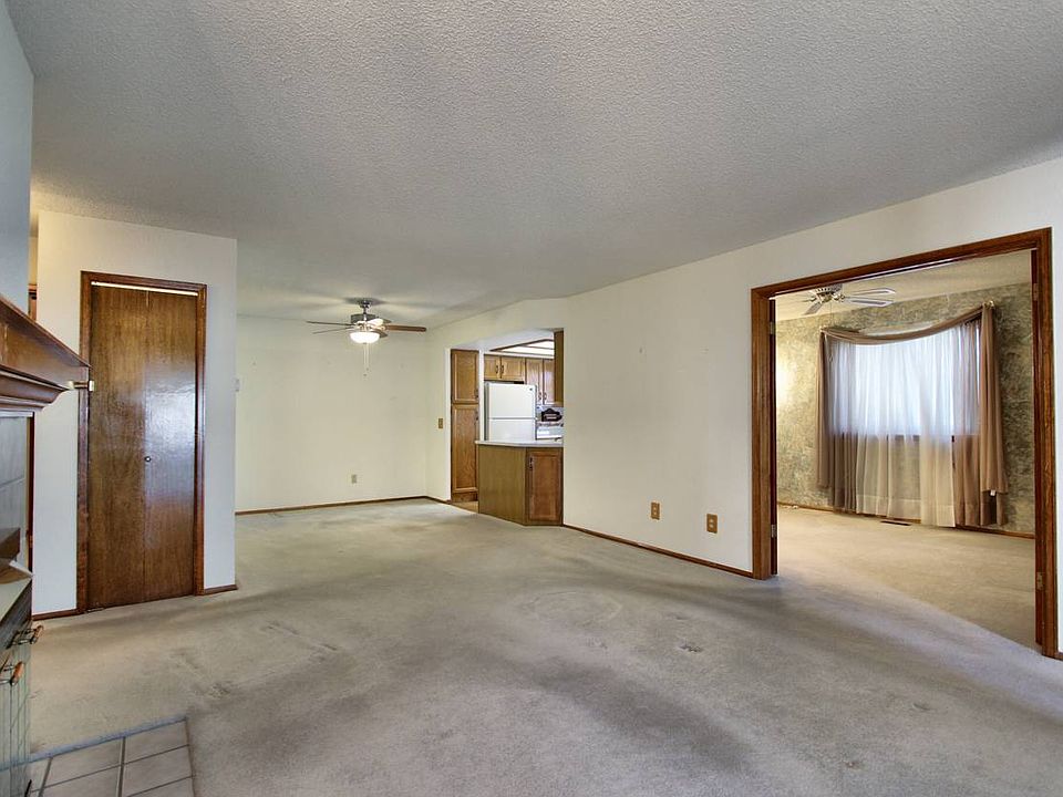 study or 2nd bdrm main floor
