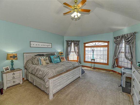 4th image of 877 Hidden Valley Dr