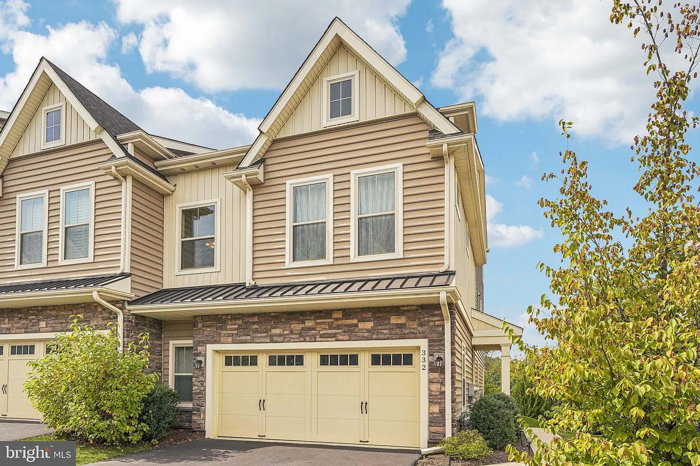 332 Redbud Ln photo 1