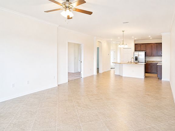 4th image of 9062 Woodhurst Dr