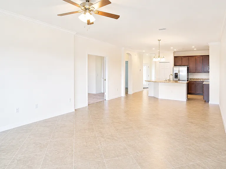 9186 Woodhurst Dr — Photo 3