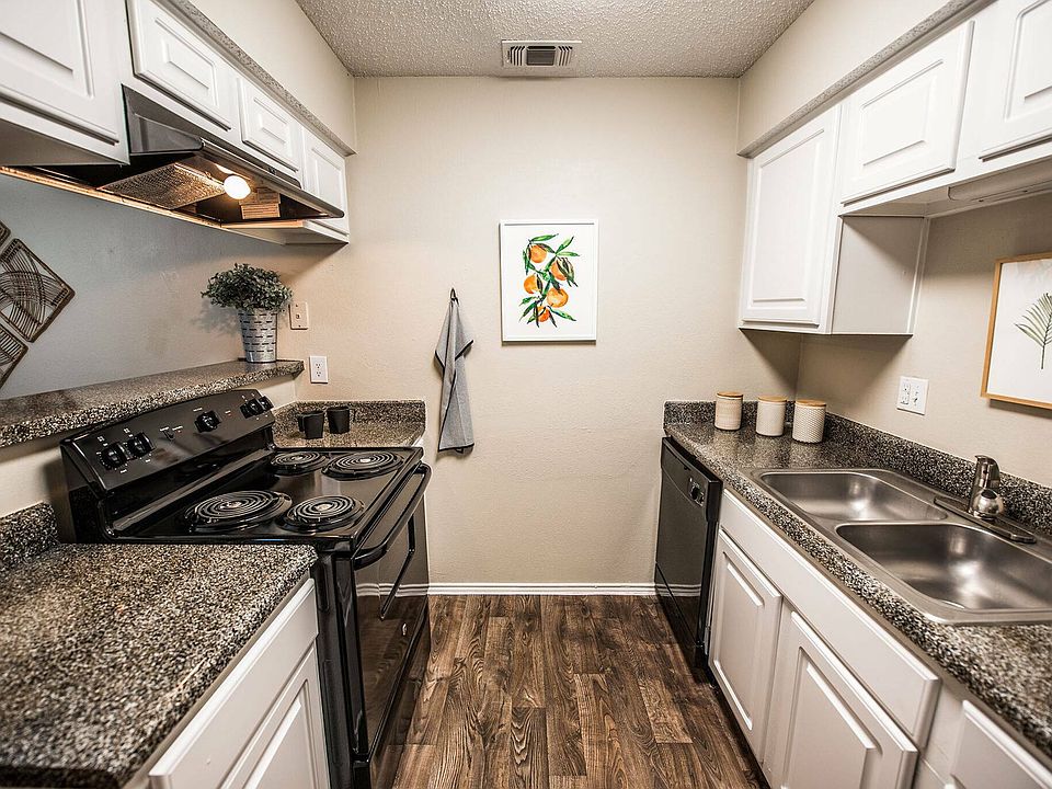 Cook in Style in the Modern Kitchens at Bridgepoint Apartments