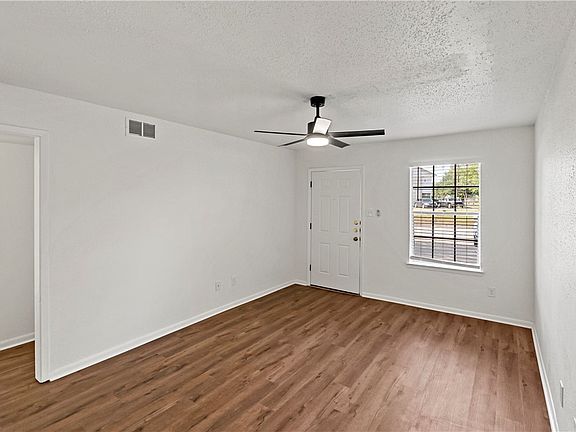 5th image of 1412 Hillside Dr