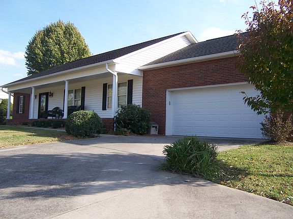 3rd image of 2516 Mountain View Dr