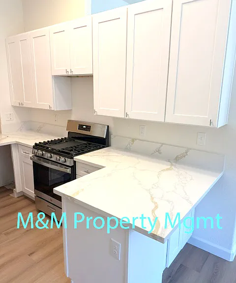 213 Rochelle Ct — Photo 3