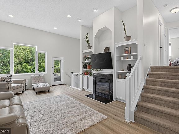 5th image of 14086 Burgundy Way #1704