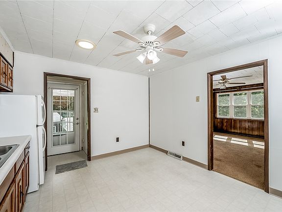 4th image of 584 Pumphouse Rd