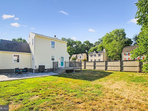 5th image of 1041 Hyde Park Dr