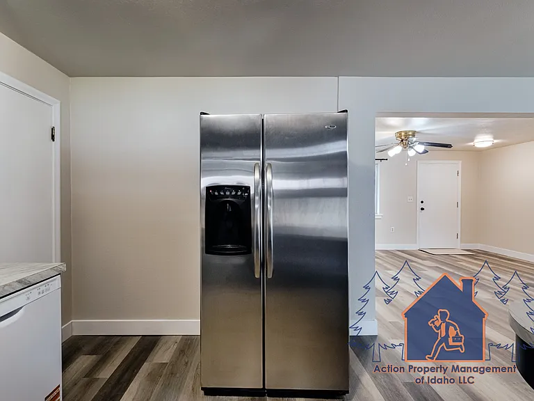 1013 W Willow Ave — Photo 14
