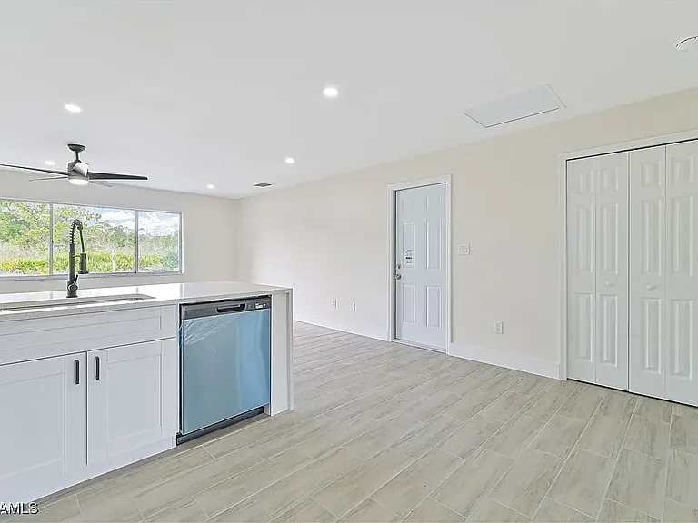 1608 Henry Ave — Photo 10
