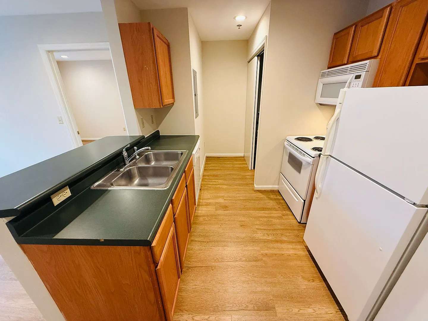 1 Bedroom, 1 Bath Apartment — Photo 3